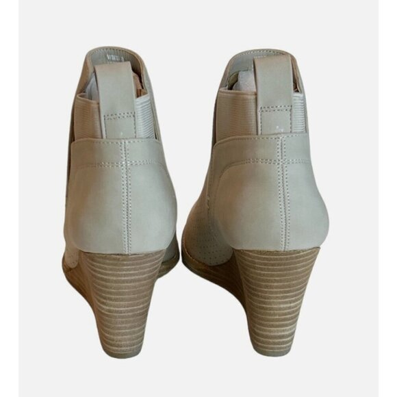 DV by Dolce Vita Women's Gerdy Bootie Beige Faux Suede Ankle Size 8 NWOB - Picture 4 of 8